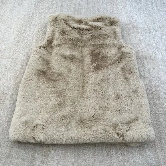 Aritzia Babaton Faux Fur Vest XXS - Picture 4 of 8